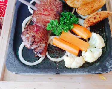 Bò Fuji Nướng Tảng 