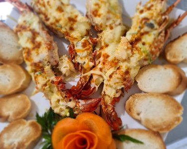 Tôm hùm xanh đút lò phô mai